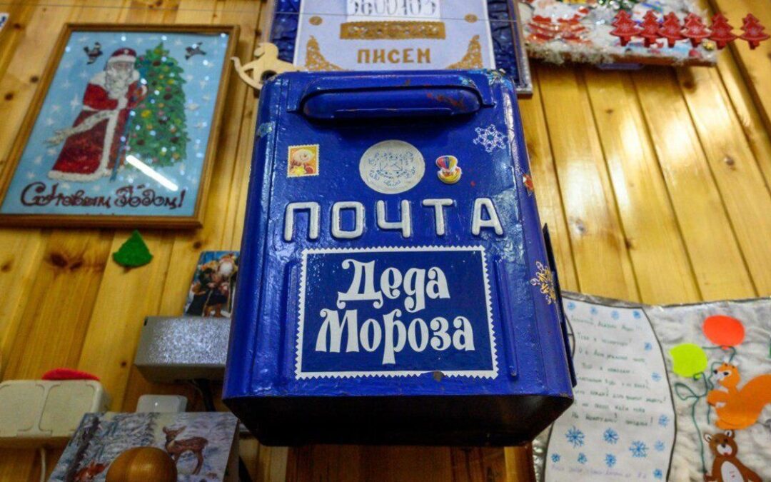 Петербургская художница–рекордсмен Книги Гиннесса подарит Деду Морозу открытку-гигант