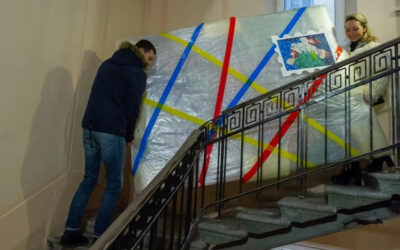 Комсомольская Правда. Двухметровую открытку для Деда Мороза отправили из Петербурга в Великий Устюг